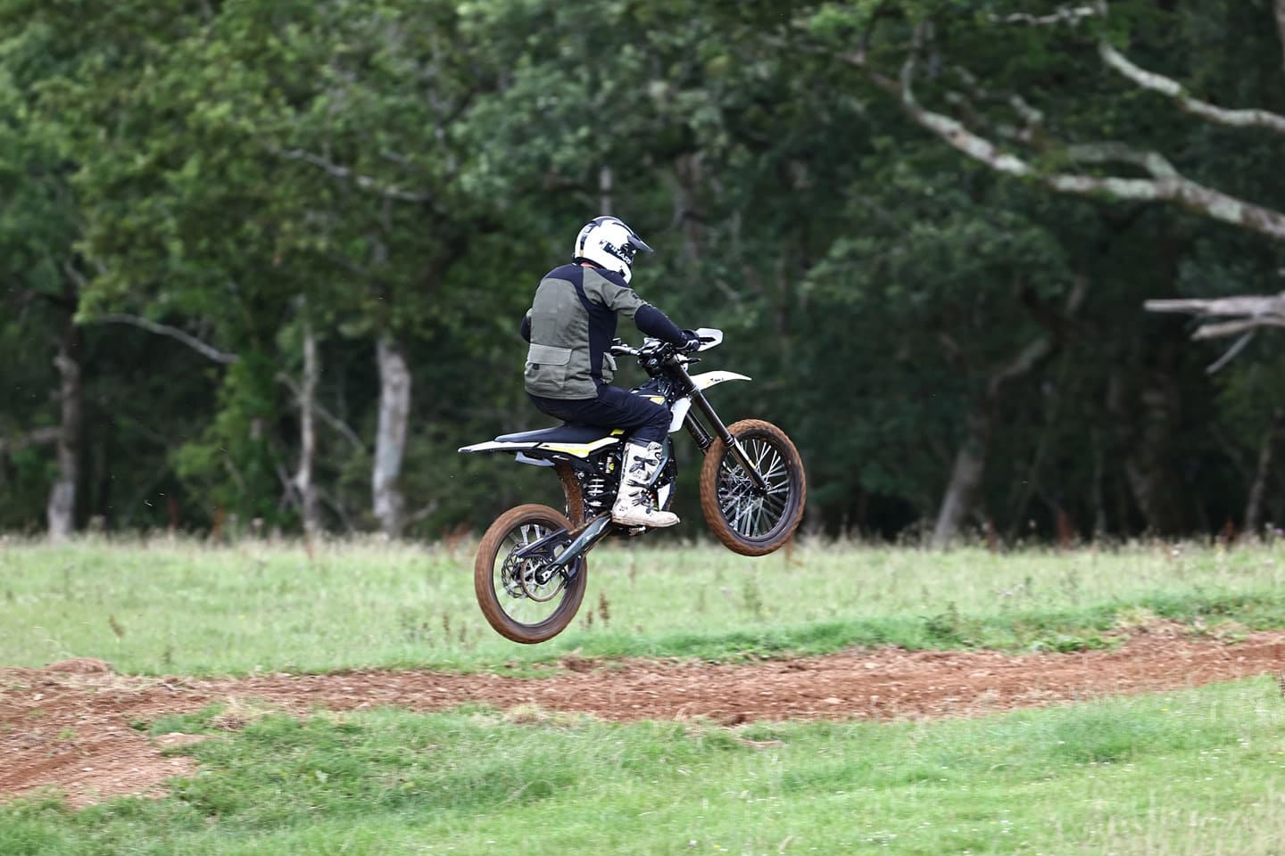 wypożyczalnia-motocykli-elektrycznych