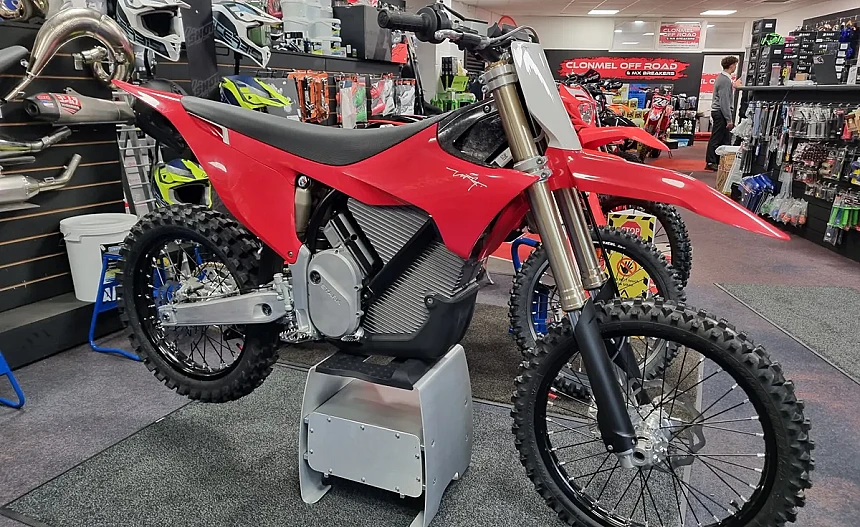 68f37f5df0f7e_wypozyczalnia-motocykli-elektrycznych