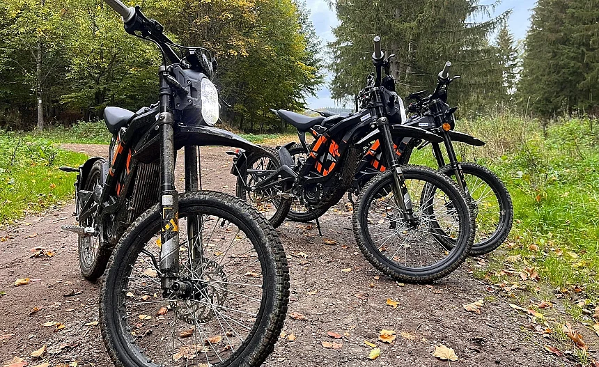 68f51be96d0f9_sur-ron-wypozyczalnia-motocyki-elektrycznych